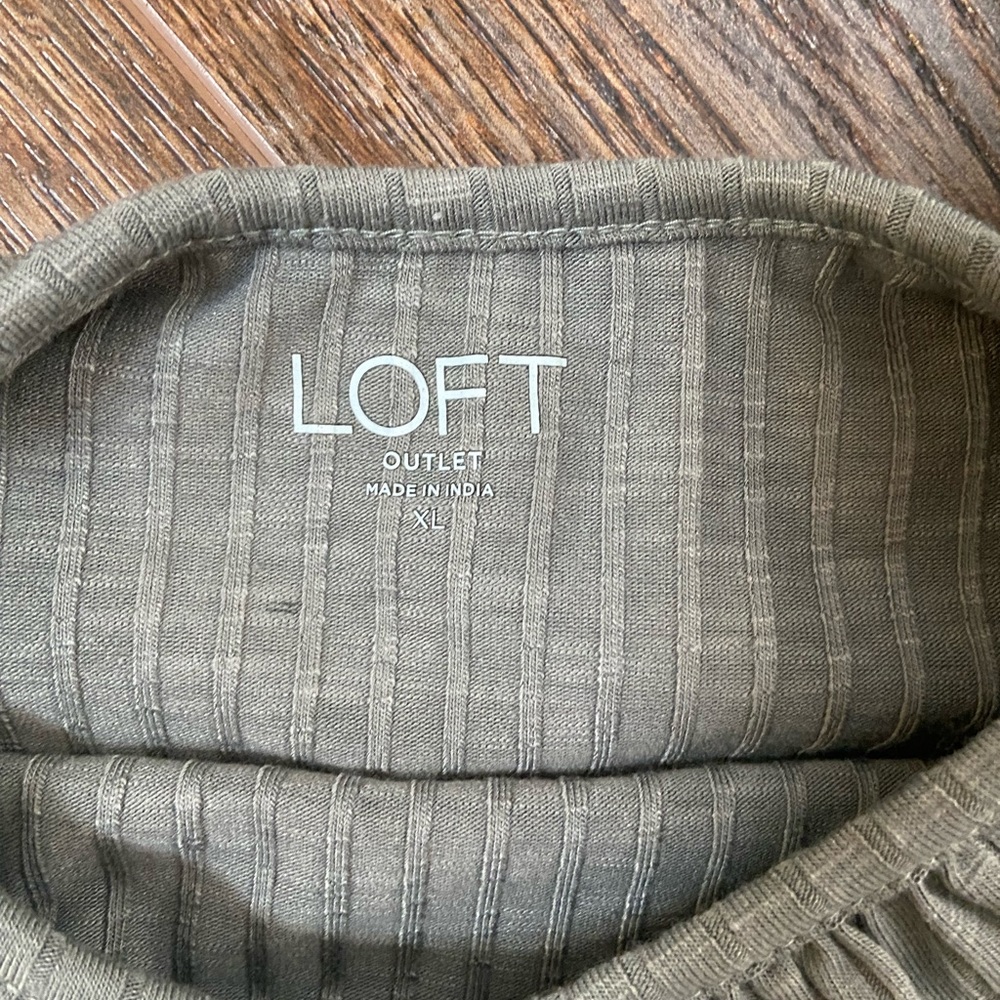 LOFT heathered gray ruffle neckline tank - Picture 3 of 7